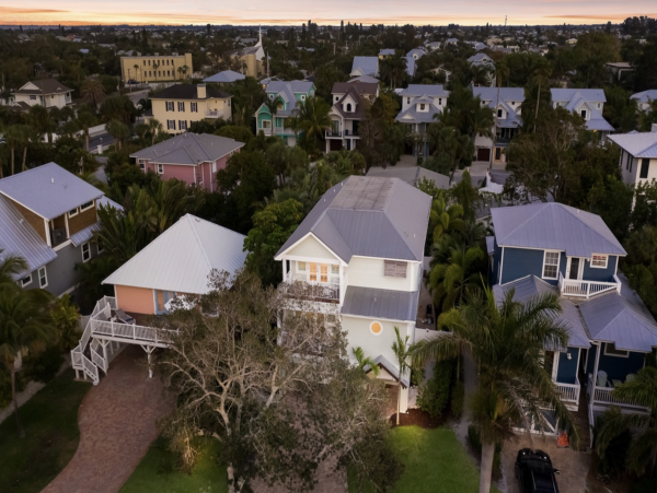 Six Bedroom Luxury Vacation Rental Anna Maria with Pool